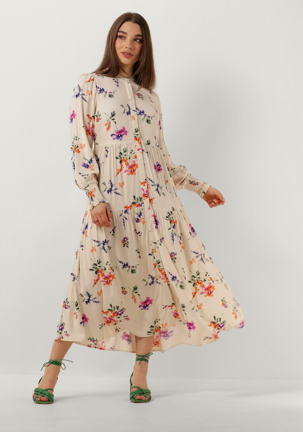 Yas robe outlet
