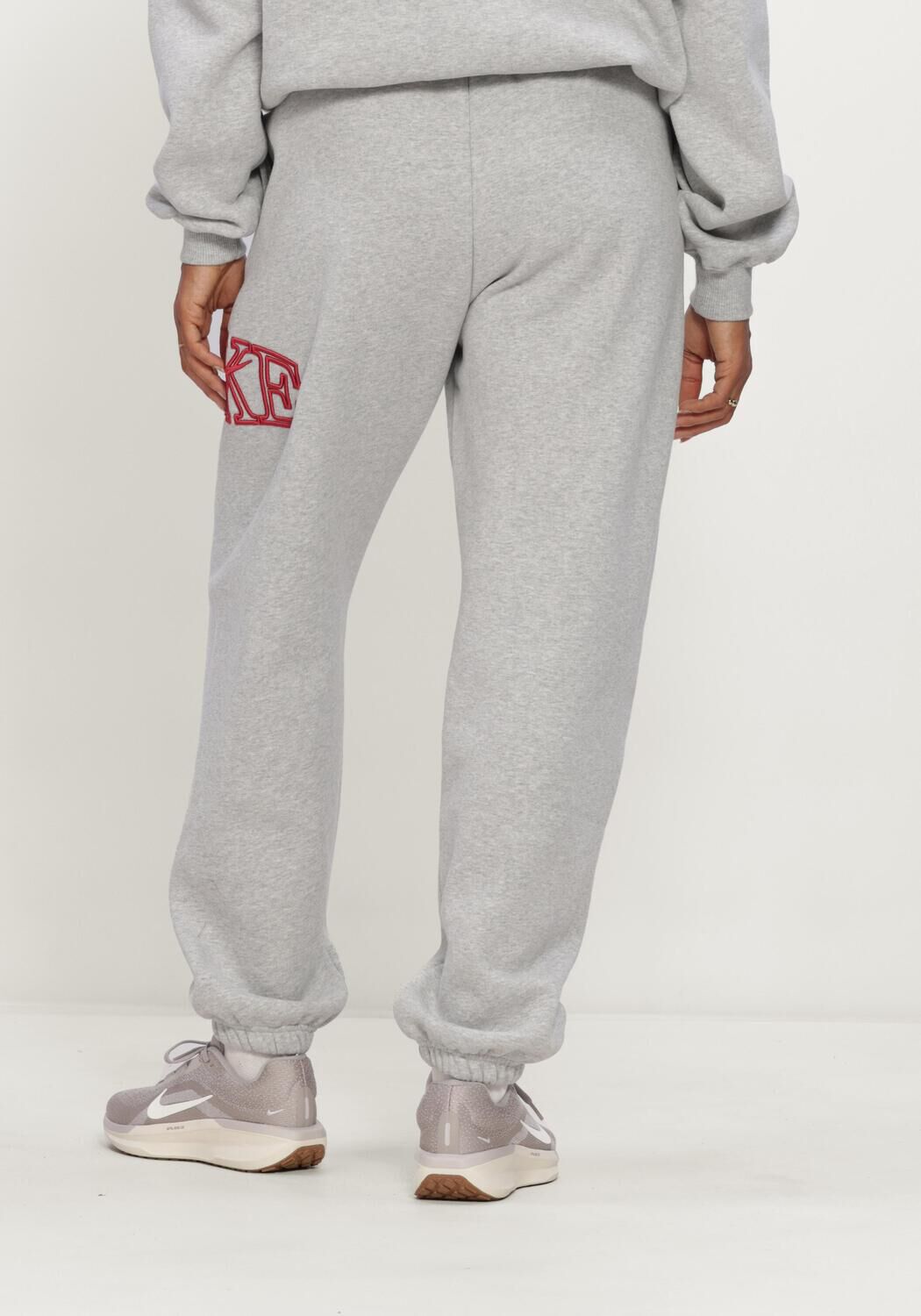 NIKE Pantalon de jogging NIKE STUDIO FLEECE MIDDELZWAAR 'GRAPHIC PACK' Gris clair - large