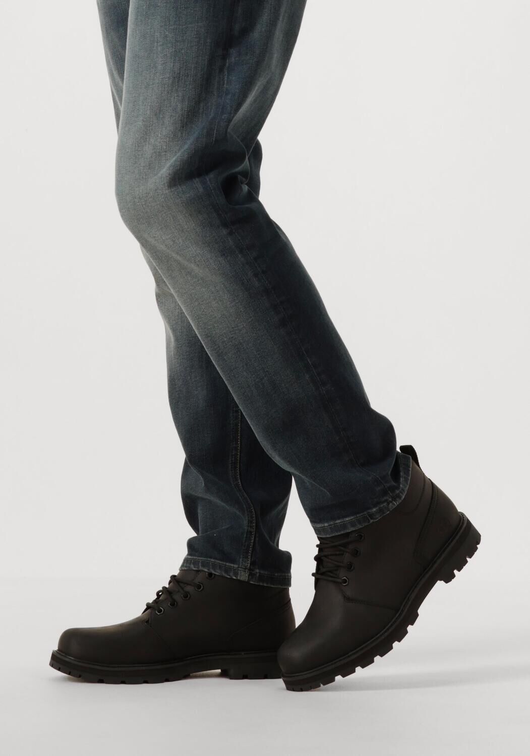 Zwarte TIMBERLAND  BRITTON ROAD MID LACE UP CHUKKA - large