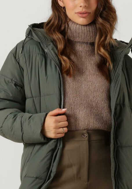 ANOTHER LABEL Veste matelassé MILLE LONG PUFFER en vert - large