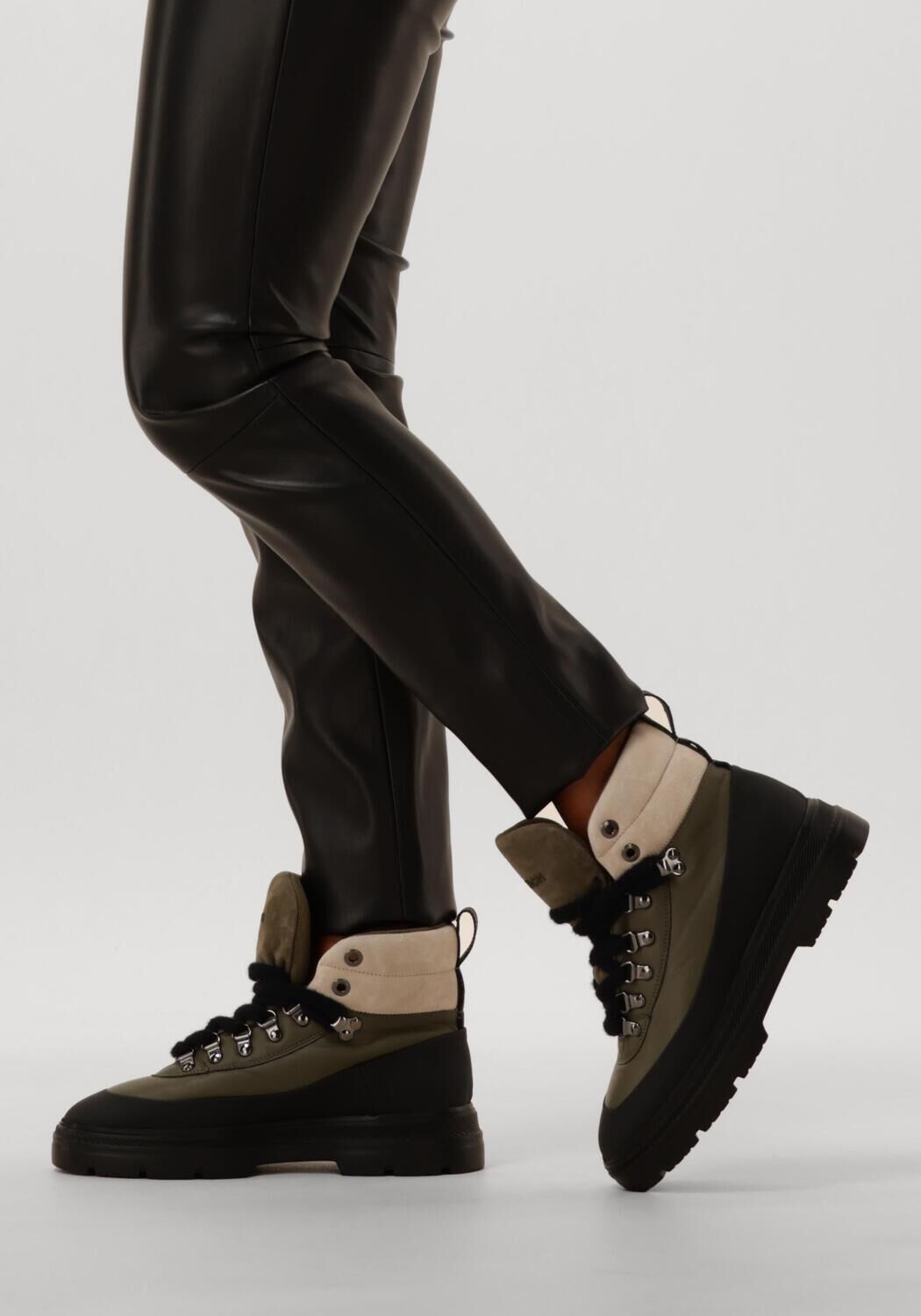 Zwarte WOOLRICH  HIKING BOOT GUM - large