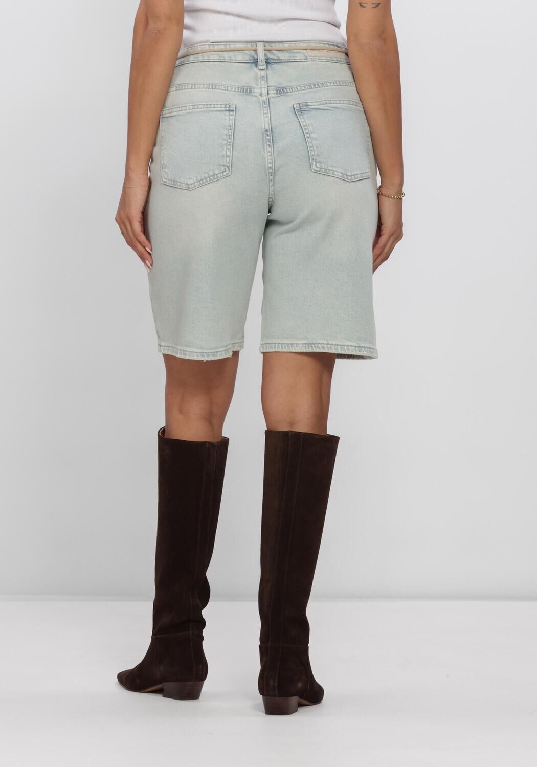 CIRCLE OF TRUST Pantalon courts JONA LONG SHORT DNM en bleu - large