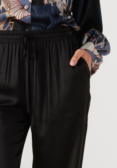 Zwarte RESORT FINEST Wijde broek SATIN PANTS - large