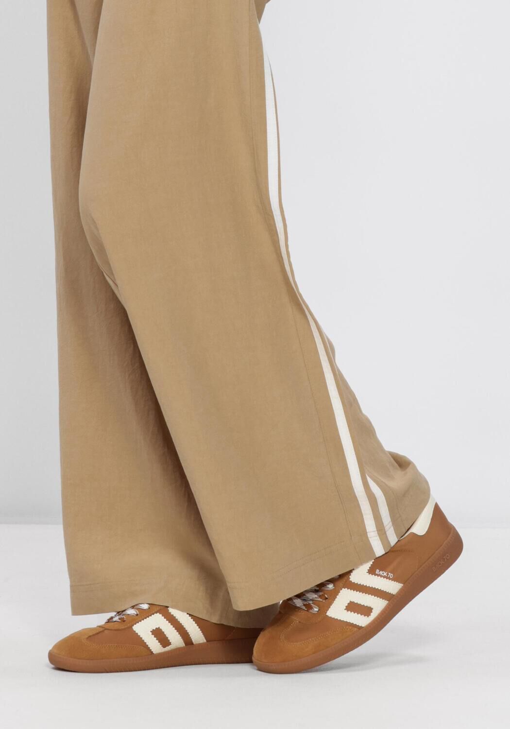 Camel BACK70 Sneakers GHOST - large