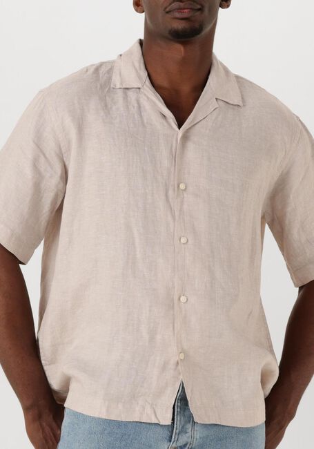 SELECTED HOMME Chemise décontracté SLHREGKYLIAN SS SHIRT RESORT en beige - large