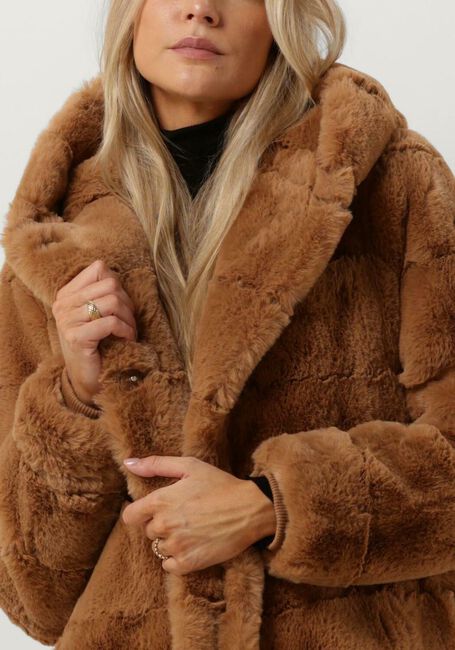 MOSCOW Manteau en fausse fourrure 10-09-NADJANA en camel - large