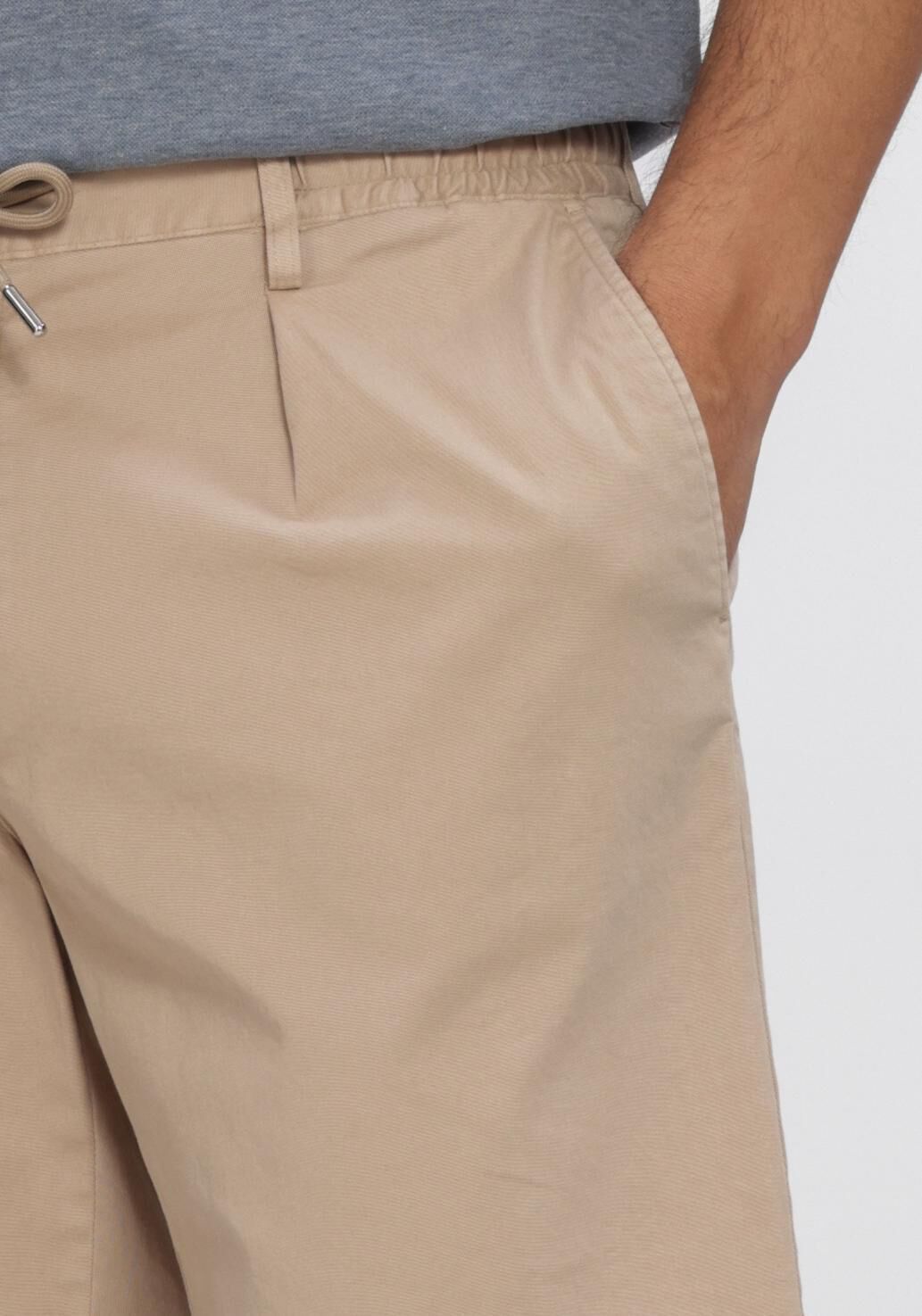 PROFUOMO Pantalon courte SHORT SPRTCORD en beige - large