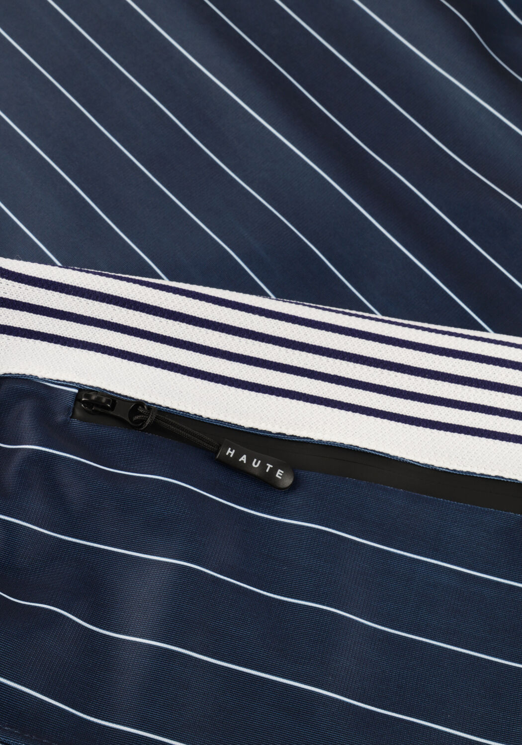 HAUTE L'AMITI&Eacute; BAGGY PIN STRIPE TRACK TALL PANTS Pantalons Bleu fonc&eacute; - large