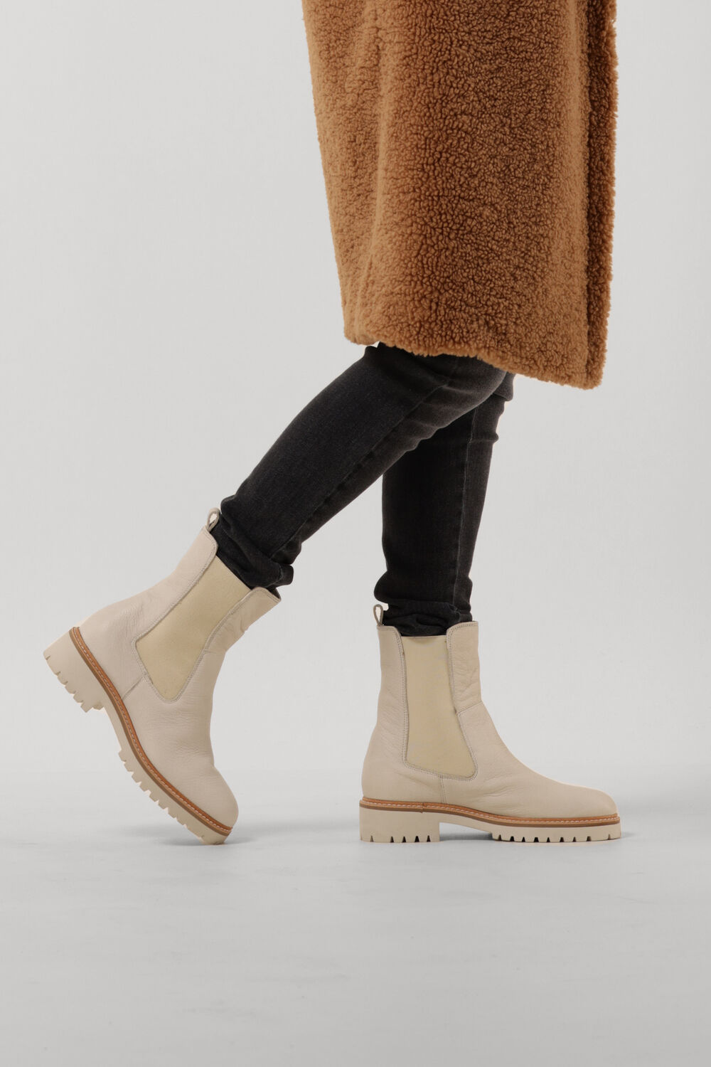 Beige OMODA  773 - large