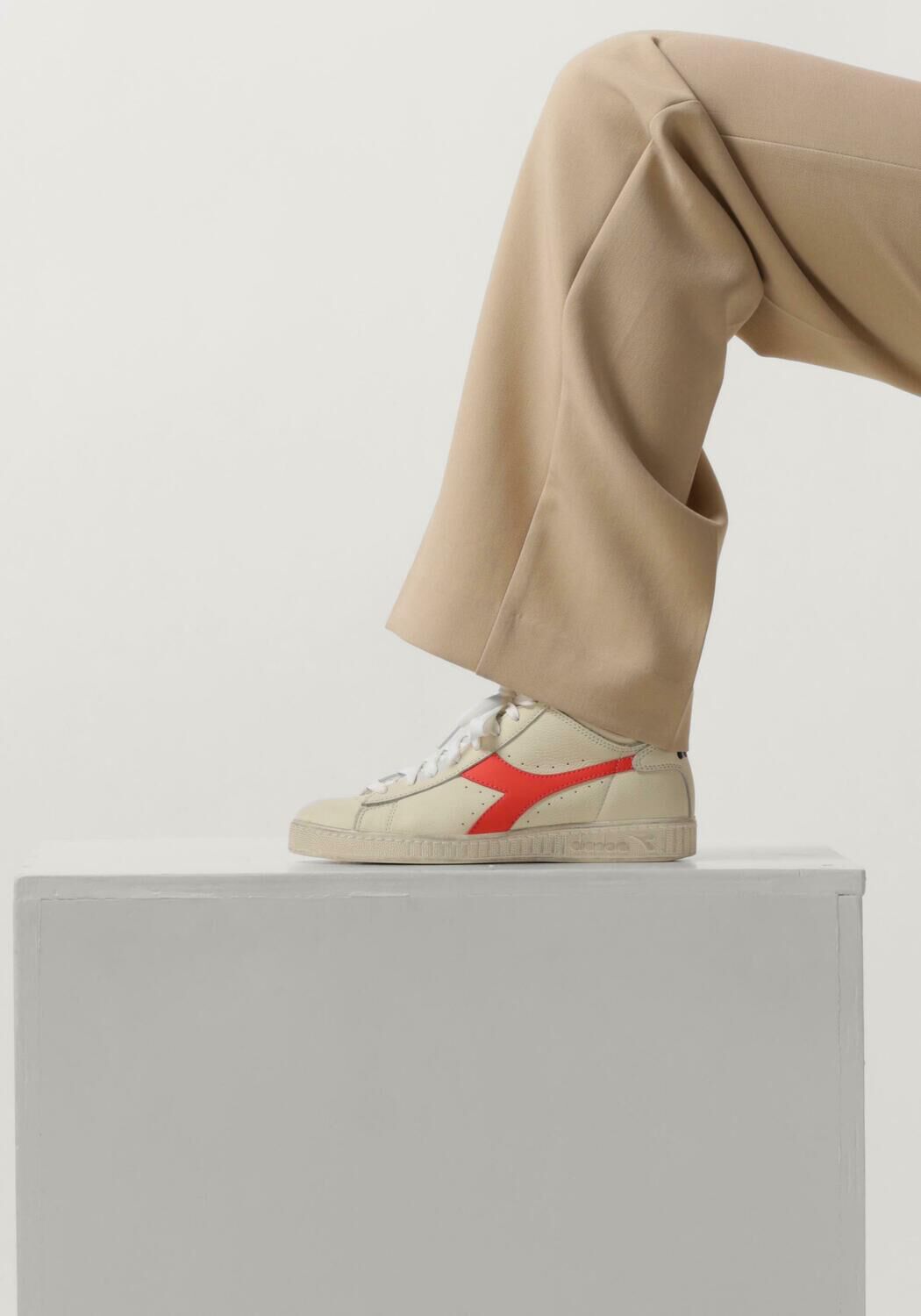 Witte DIADORA Sneakers GAME L HIGH FLUO DAMES - large