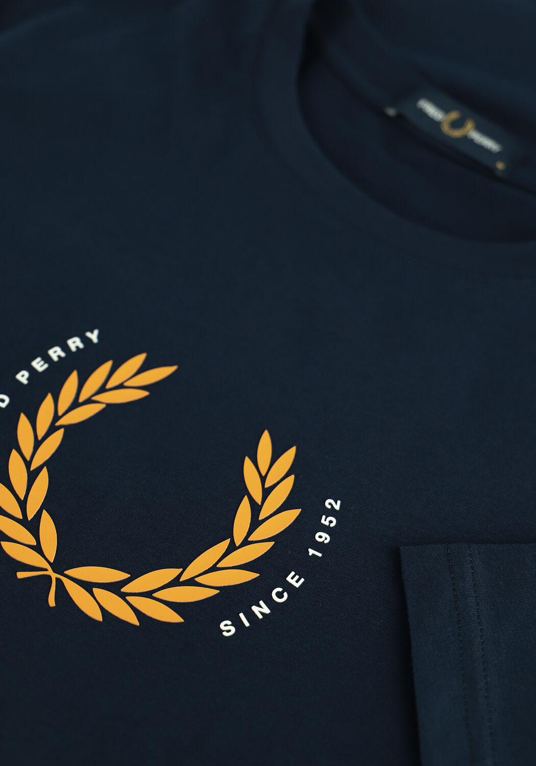 FRED PERRY T-shirt LAUREL WREATH T-SHIRT Bleu fonc&eacute; - large