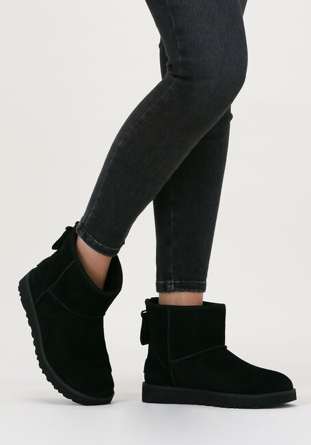 Zwarte UGG  W CLASSIC MINI LOGO ZIP Zwarte UGG  W CLASSIC MINI LOGO ZIP - large