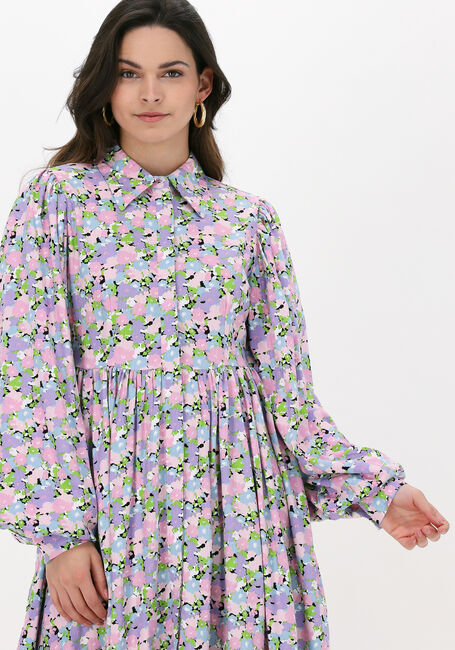 SELECTED FEMME Mini robe SLFJUDITA LS SHORT en rose - large