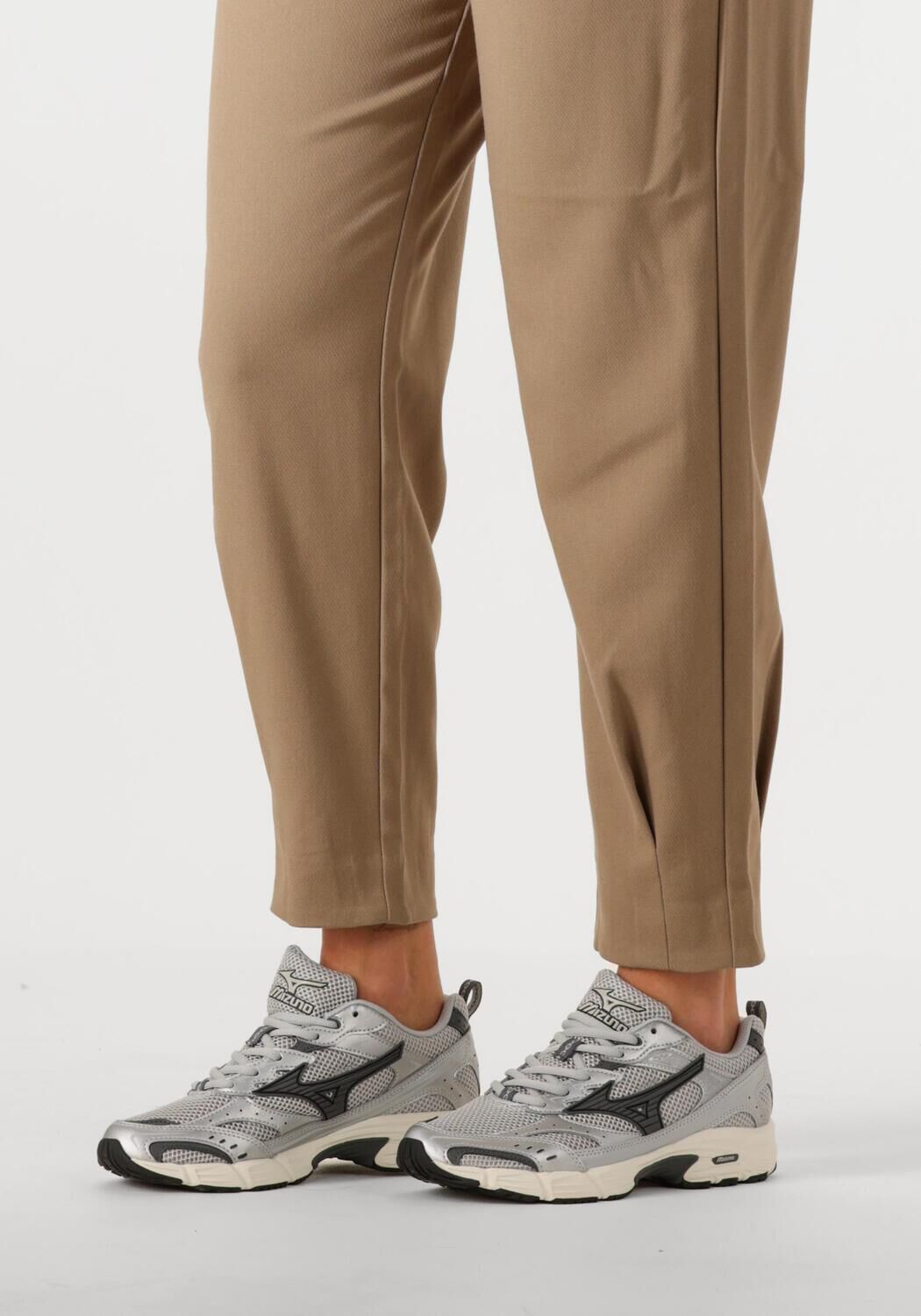 MIZUNO Baskets basses MXR DAMES en gris - large