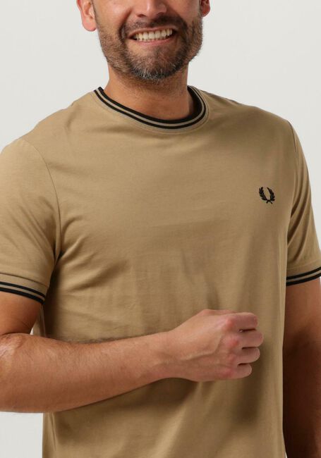 FRED PERRY T-shirt TWIN TIPPED T-SHIRT Kaki - large