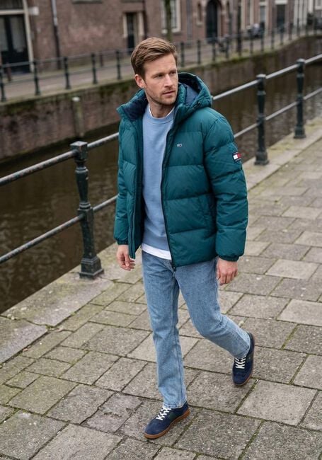 TOMMY JEANS Pull TJM REG BADGE CREW EXT en bleu - large