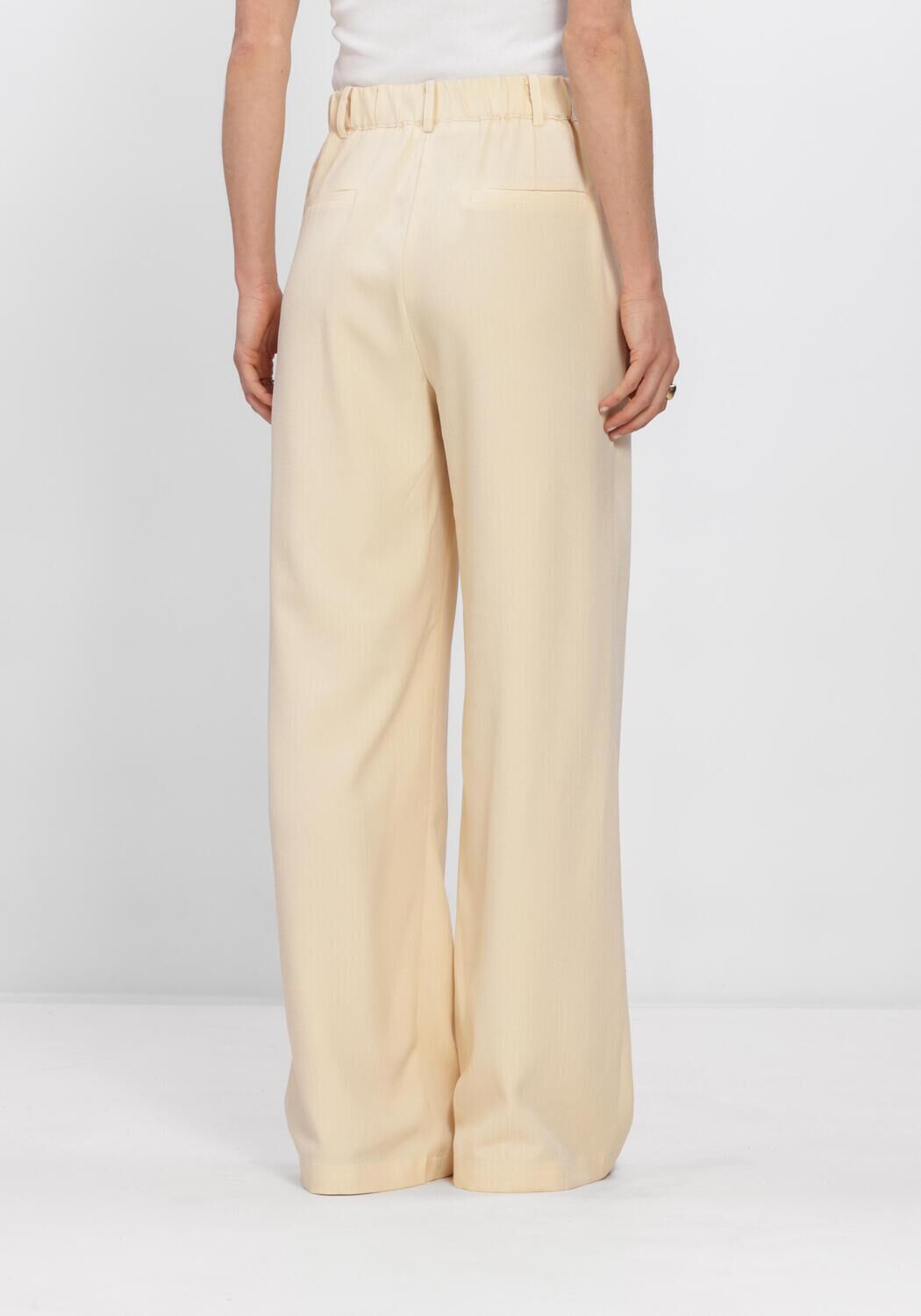 STUDIO AMAYA JACKIE PANTS Pantalons en blanc - large