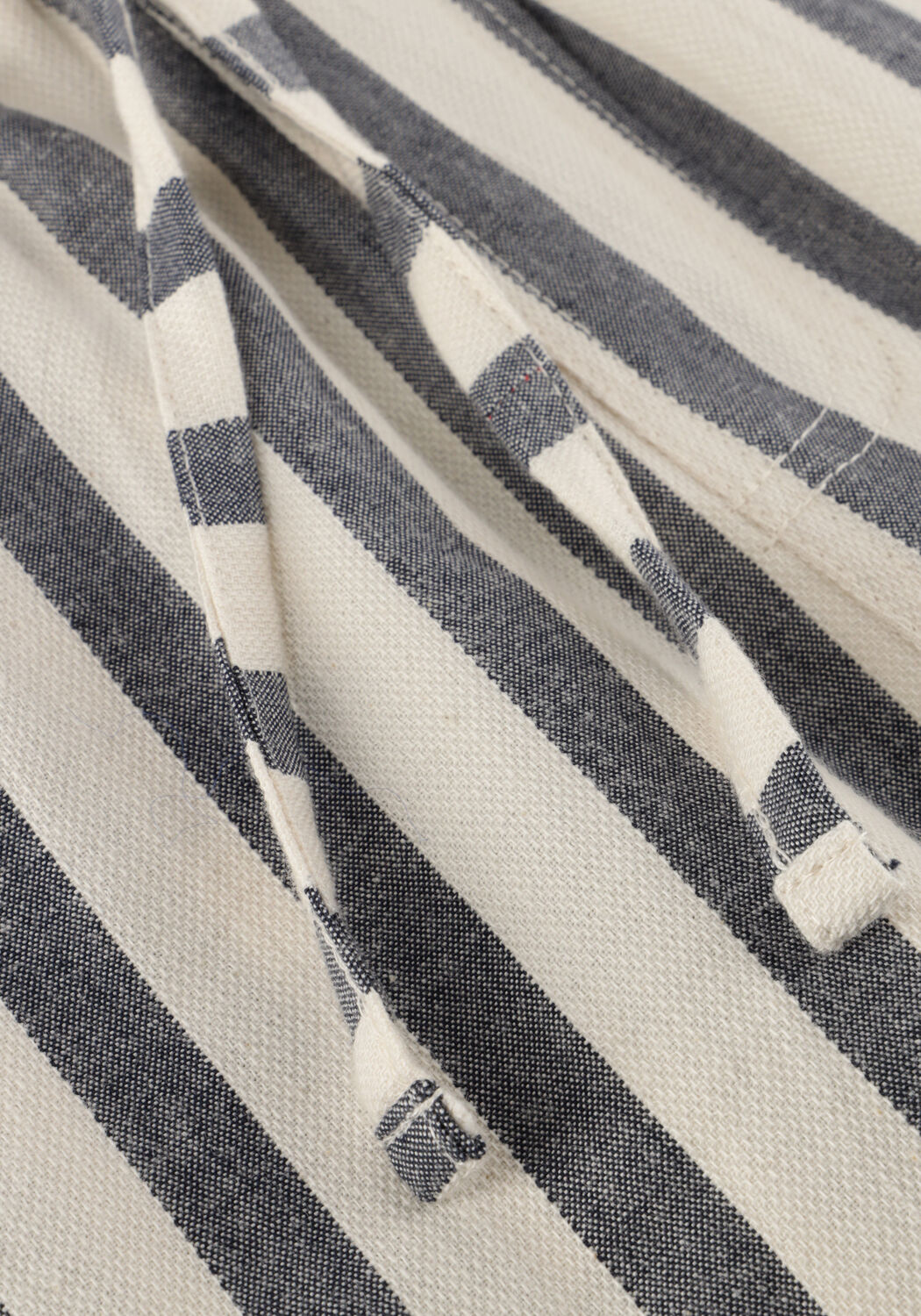 DAILY7 Pantalon courte COTTON STRIPE SHORTS en gris - large