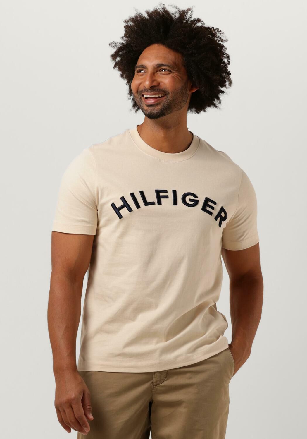TOMMY HILFIGER T shirt HILFIGER ARCHED TEE en beige Omoda