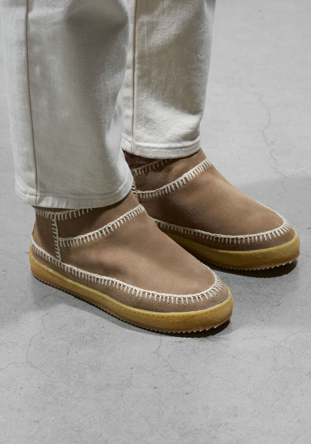 LAIDBACKLONDON Bottes fourrure NYUKI LOW CROCHET en taupe - large