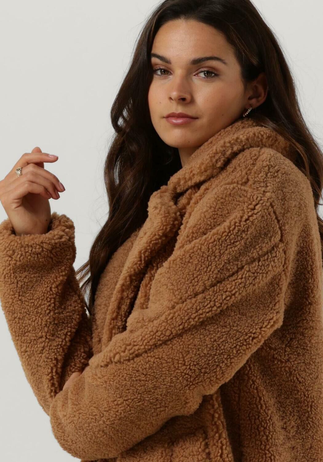 NOTRE V Manteau Teddy TEDDY COAT LONG en camel Omoda