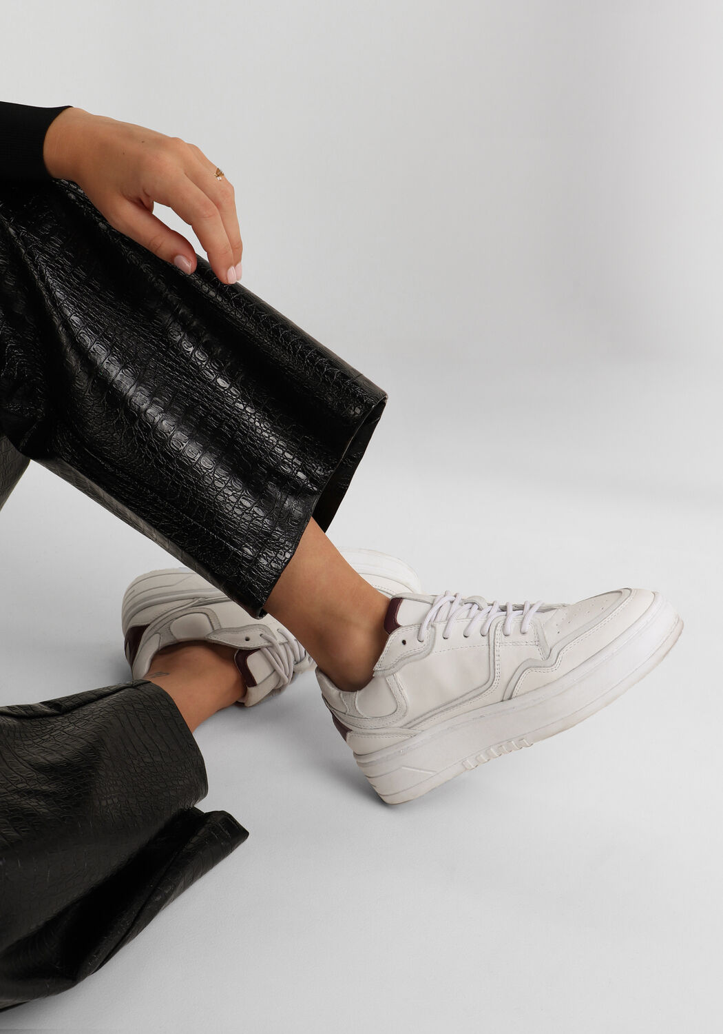 Witte OMODA ATELIER Sneakers X NINA - HANNA