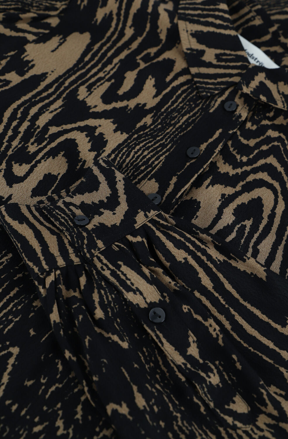 MODSTR&Ouml;M Robe midi MAE PRINT DRESS en camel - large