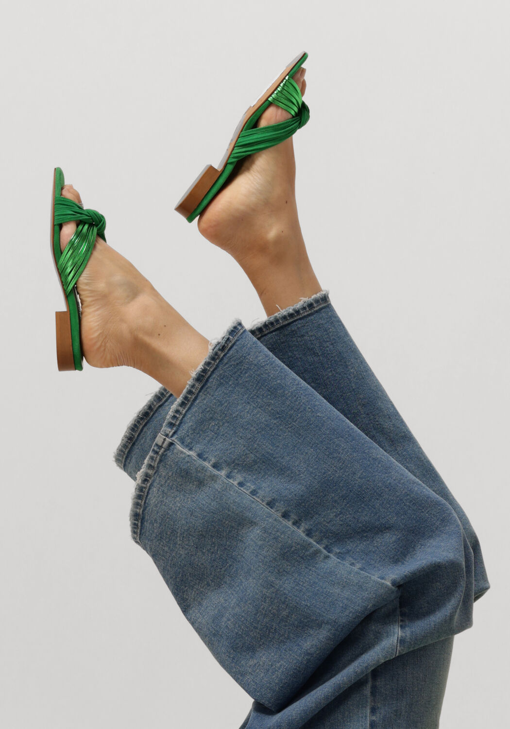 FABIENNE CHAPOT MOMO SANDAL Tongs en vert - large