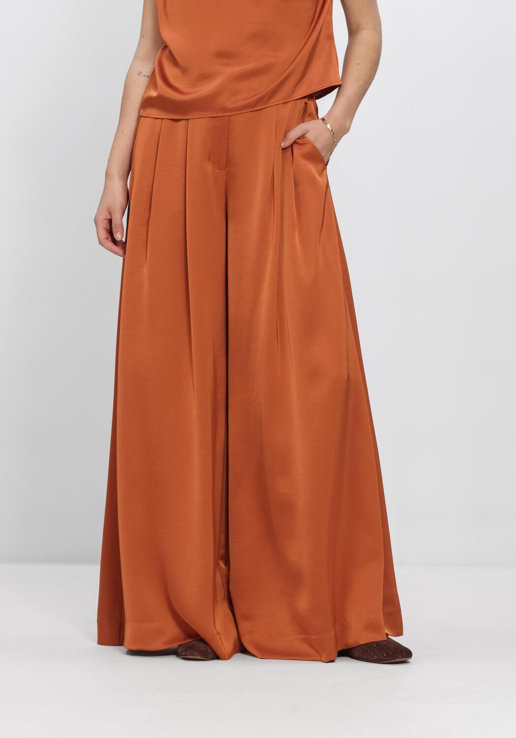 Oranje DANTE6 Broeken/jumpsuits DANTE6-ONIQUE WIDE LEG SATIN PANTS - large