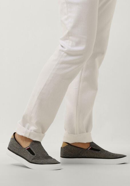 TOMMY HILFIGER TOMMY HILFIGER HI VULC LOW SLIPON CHAMBRAY Chaussures à enfiler en noir - large