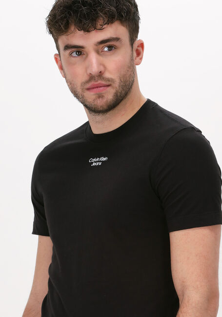 CALVIN KLEIN T-shirt STACKED LOGO TEE en noir - large