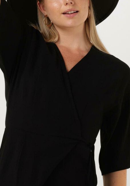 SELECTED WOMEN Combishorts SLFEVITA-MALVINA 2/4 PLAYSUIT en noir - large