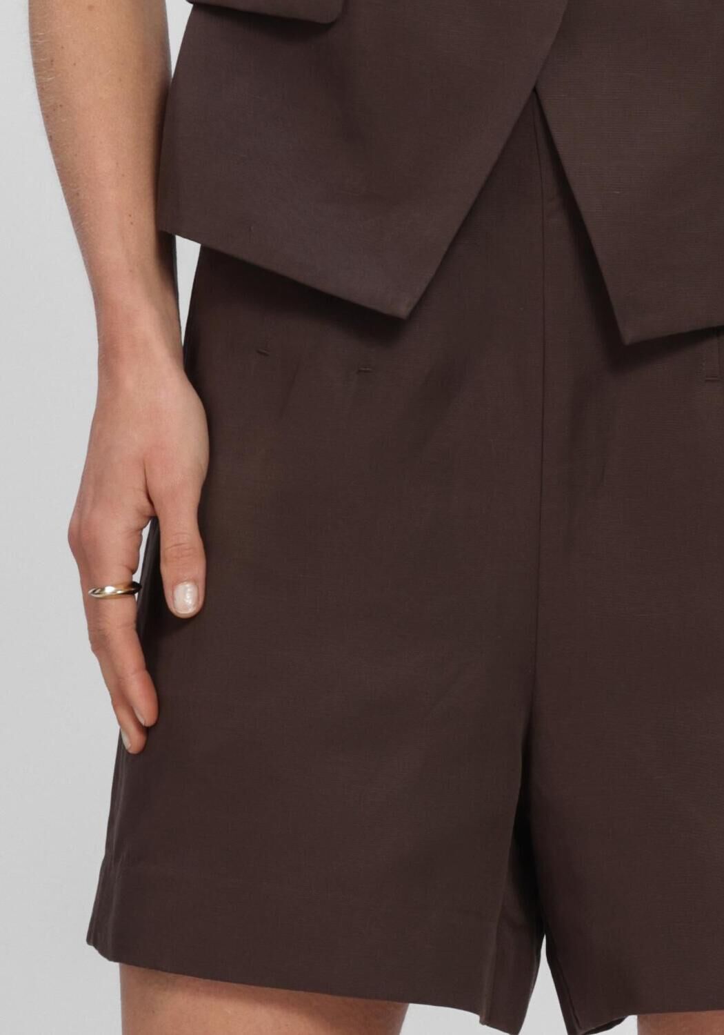 COPENHAGEN MUSE Pantalon courte CMCOLLEEN-SHORTS en marron - large