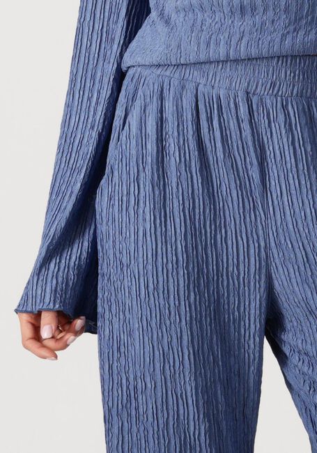 COLOURFUL REBEL Pantalon large MELODY STRUCTURE STRAIGHT PANTS en bleu - large