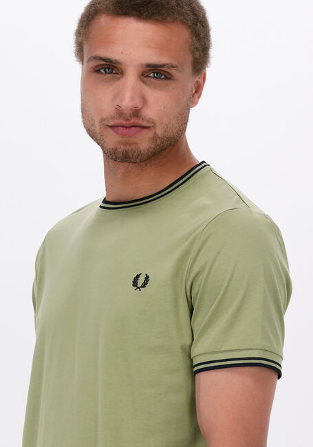 FRED PERRY T-shirt TWIN TIPPED T-SHIRT en vert - large