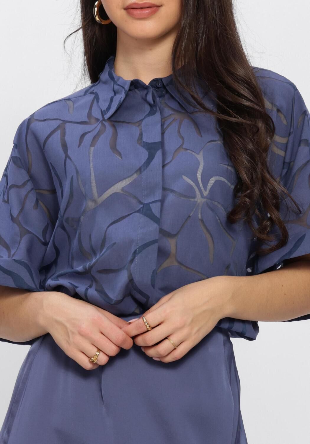 ANOTHER LABEL ALLUCA FLOWER SHIRT S/S Blouses en bleu - large