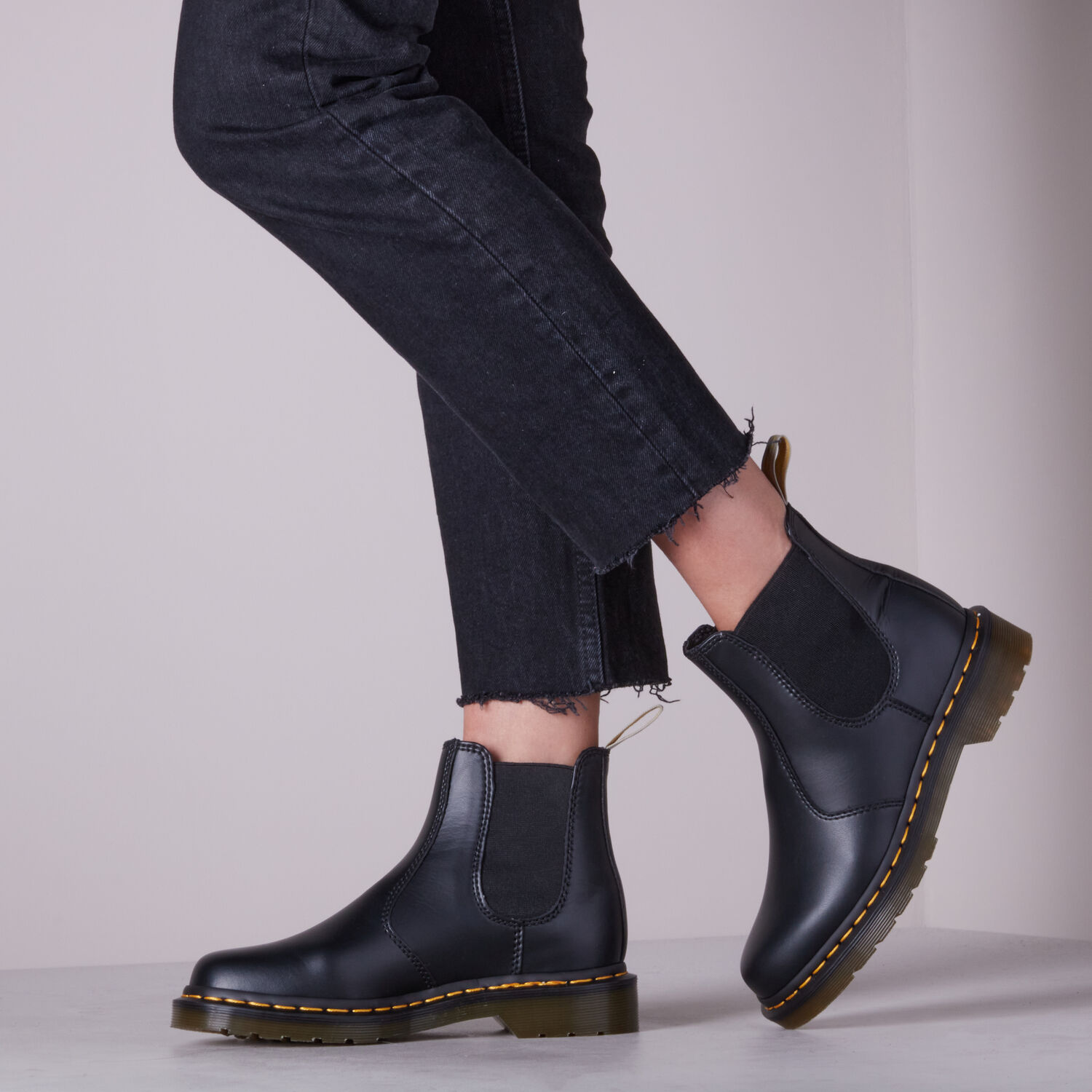 Zwarte DR MARTENS  2976 VEGAN - large