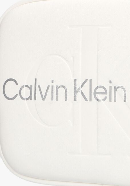 CALVIN KLEIN SCULPTED CAMERA BAG18 MONO Sac bandoulière en blanc - large