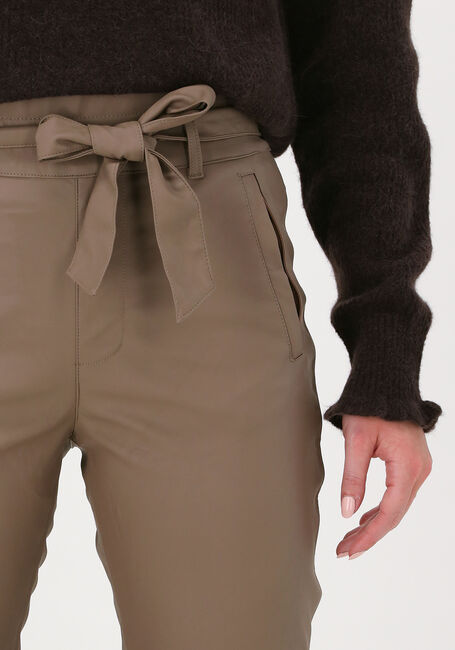 KNIT-TED Pantalon FRIDA PANTS en taupe - large