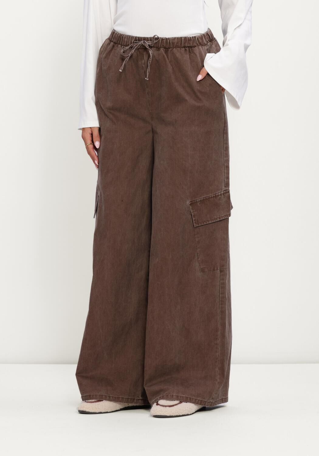 REFINED DEPARTMENT Pantalon cargo LADIES WOVEN WASHED WIDE LEG CARGO PANTS MILA en marron - large