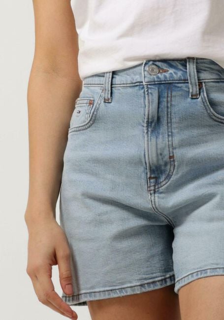 TOMMY JEANS Pantalon courts MOM UH SHORT BH0113 en bleu - large
