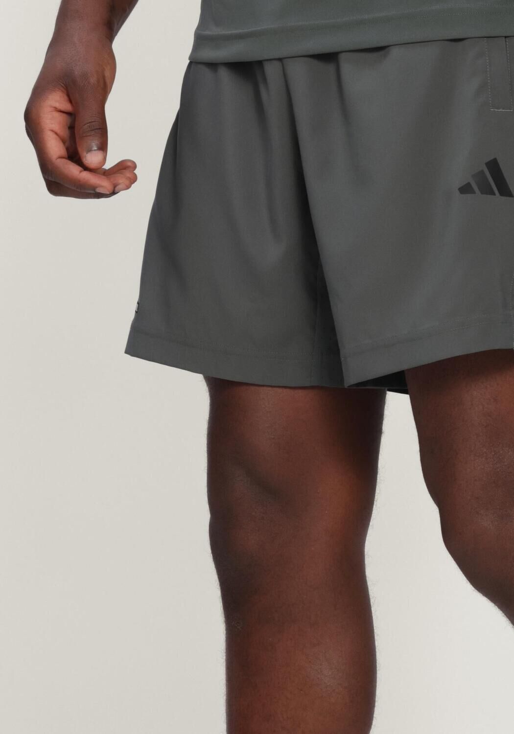 Donkergrijze ADIDAS Sportshorts TECHESS 3S SHORT - large