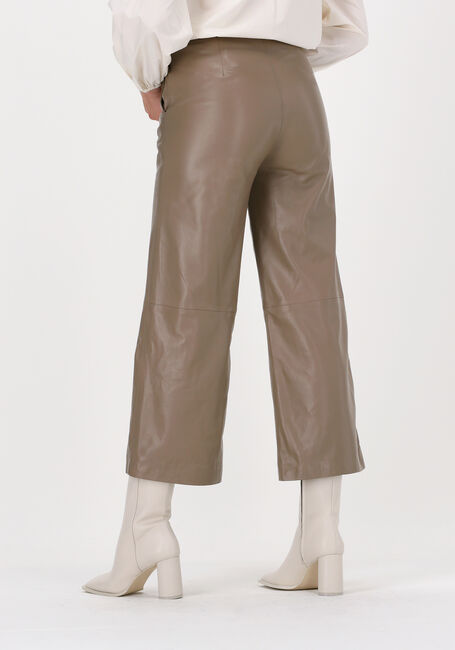 JUST FEMALE Pantalon ROXY LEATHER TROUSERS en taupe - large
