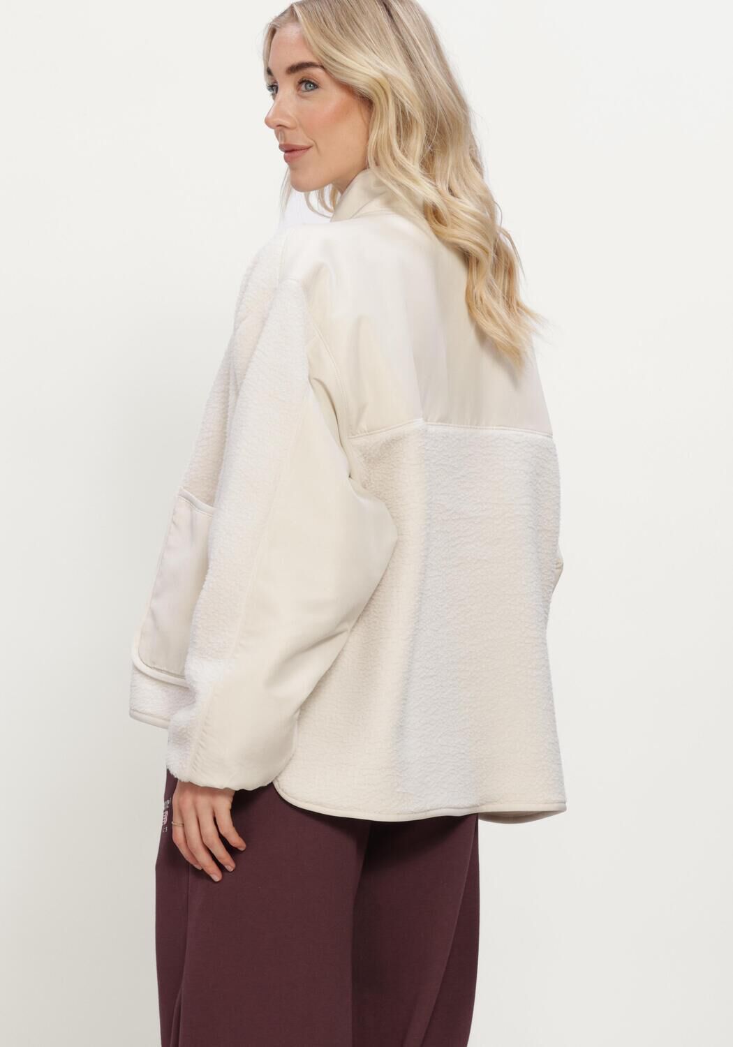 NEW BALANCE Manteau Teddy HIGH PILE FLEECE JACKET en beige - large