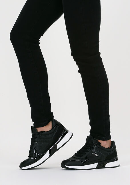 Zwarte GUESS Sneakers MAYBEL - large