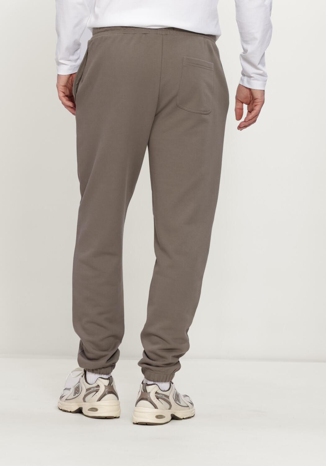 LYLE & SCOTT Pantalon de jogging SLIM SWEATPANT en taupe - large