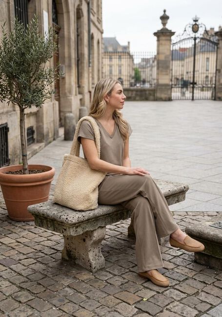 AIMEE THE LABEL Pantalon &eacute;vas&eacute; LOVE en taupe - large