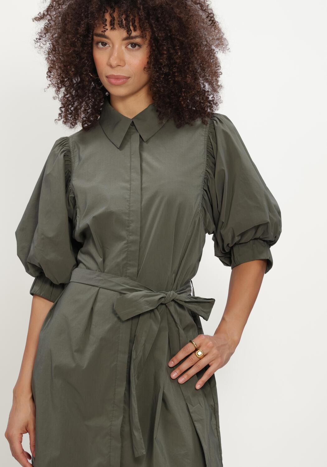 NEO NOIR Robe midi SERENE POPLIN DRESS en vert - large