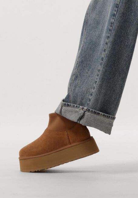 UGG Bottes fourrure W CLASSIC MINI DIPPER en cognac - large