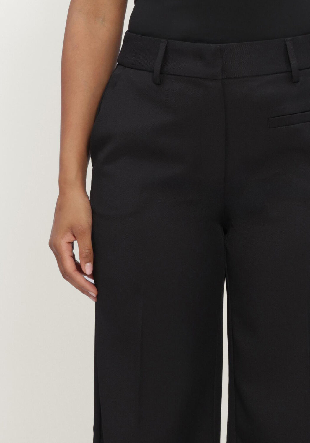 HAUTE L'AMITI&Eacute; Pantalon PREMIERE PLAIN TALL PANT en noir - large